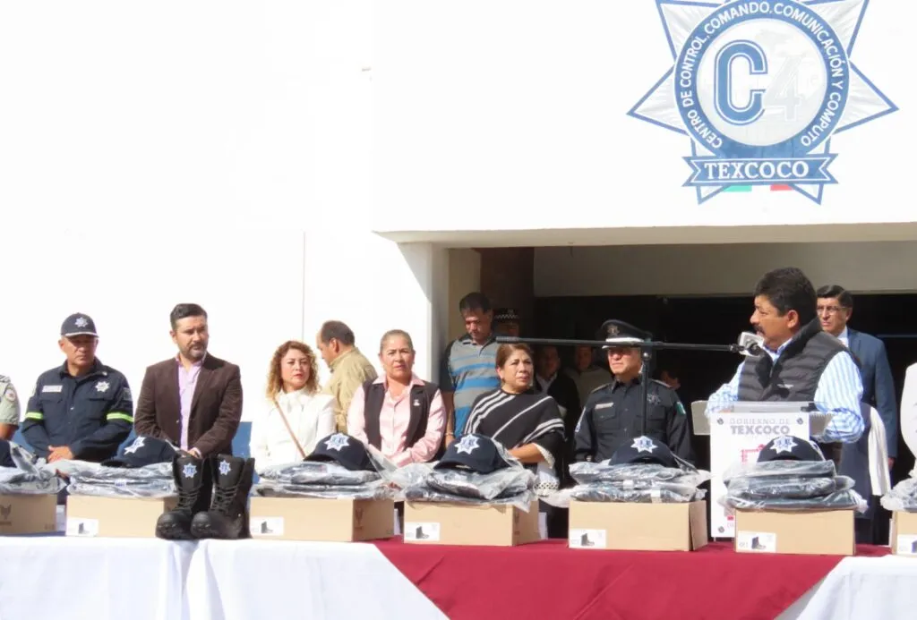 Gobierno de Texcoco entregó uniformes a 420 elementos de seguridad pública y movilidad