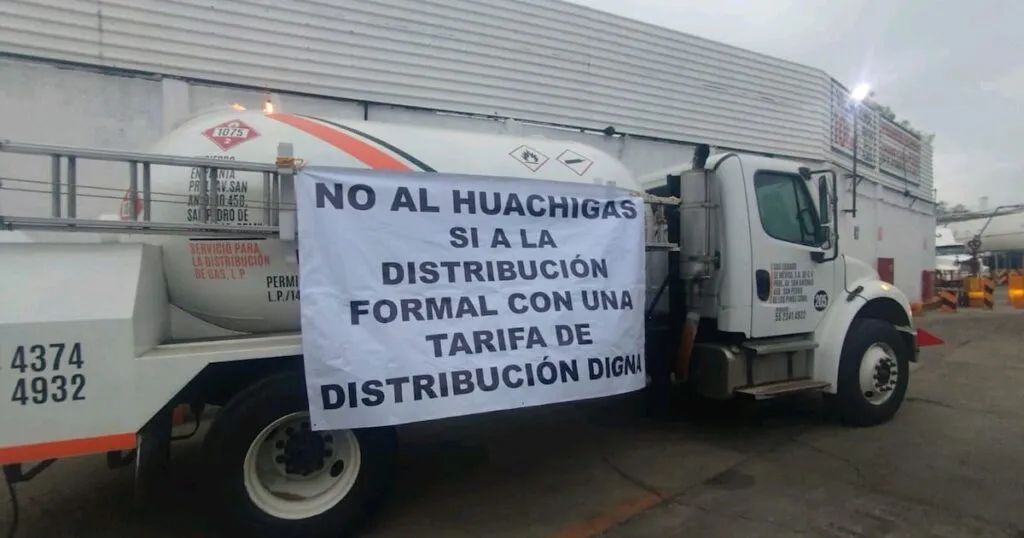 Ecatepec: Gaseros bloquean la México-Pachuca exigen precios justos y denuncian el ‘huachigas’