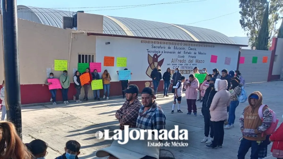Padres exigen destitución de directora escolar en Otumba