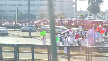 Los aproximadamente 30 manifestantes señalaron que no piden más que se les dé condiciones de trabajo justas.