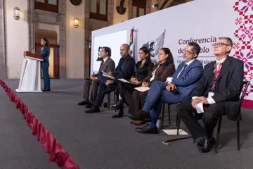 Sheinbaum pide ampliar discusión sobre uso de redes sociales y plataformas digitales entre menores