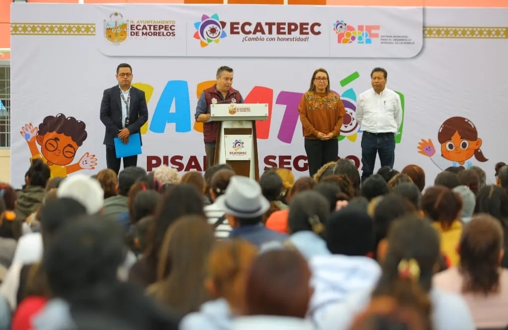 Azucena Cisneros atiende las causas de la inseguridad con bienestar: Entrega 800 pares de zapatos a estudiantes de Ecatepec