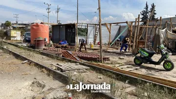 Chicoloapan inicia limpieza y retiro de puestos semifijos en vías para tren ligero