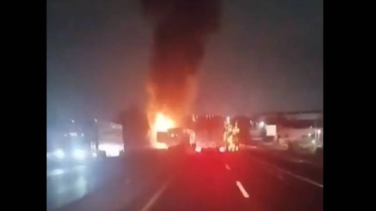 Tultitlán: Tráiler se incendia en Circuito Exterior Mexiquense