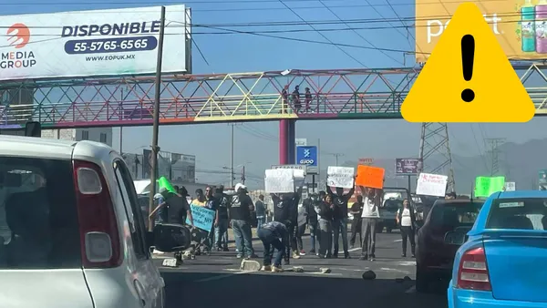Bloqueo en la Texcoco-Lechería hoy provoca caos vial en ambos sentidos; reportan largas filas y tránsito detenido en Edomex.