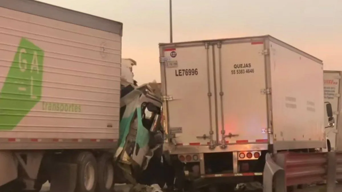 Choque entre tráilers complica circulación en la autopista México-Querétaro, rumbo a CDMX [VIDEO]