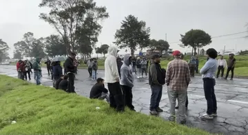 Comerciantes bloquean la autopista Toluca-Palmillas, hay afectaciones antes de la caseta El Dorado