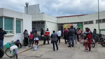 Exigen vacunas contra el Covid-19 en Centro de Salud de Amecameca