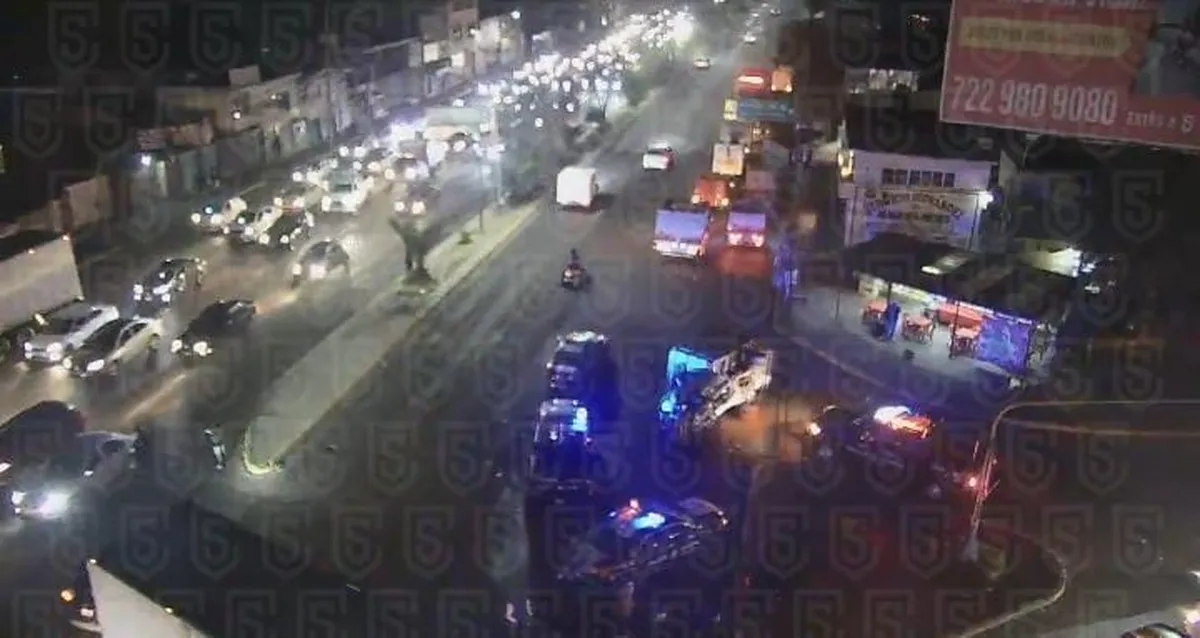 Accidente entre camiones de carga provoca tránsito lento en Zinacantepec