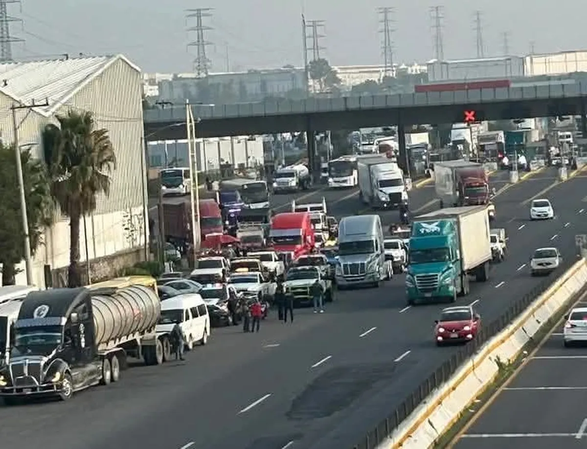 Transportistas toman casetas en demanda de justicia por líder secuestrado