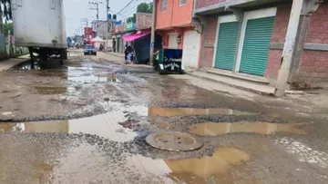 Vecinos reparan calles de Ixtapaluca ante inoperancia del ayuntamiento; contabilizan hasta 25 baches