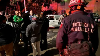 Los dos únicos residentes del domicilio afectado, una mujer y su hijo, fueron desalojados por seguridad.