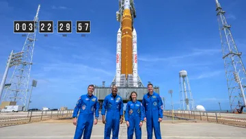 La misión tripulada Artemis II despega rumbo a la Luna con astronautas a bordo de la nave Orión en un histórico vuelo de la NASA.