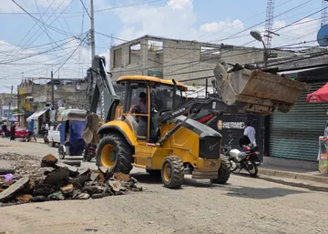 Chimalhuacán despliega maquinaria pesada en Lomas de Totolco tras fuertes lluvias