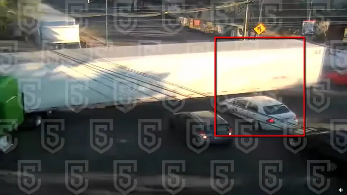 Accidente genera tráfico en el Parque Industrial Cerrillo, en Lerma [VIDEO]