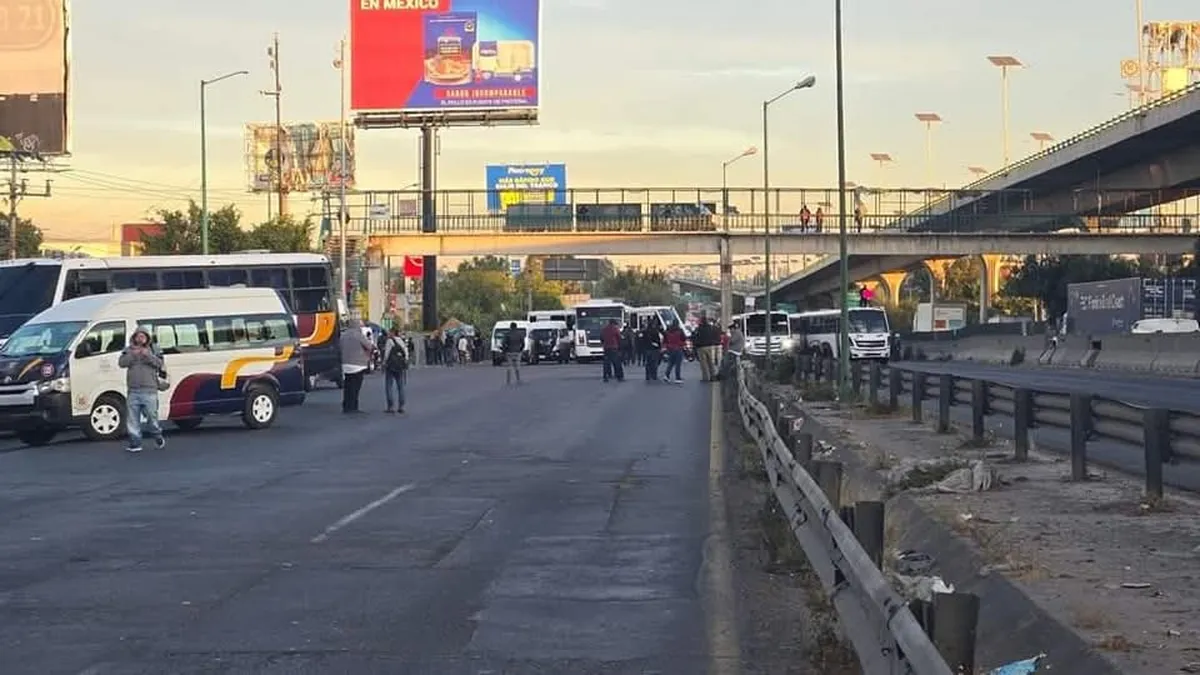 Bloquean Transportistas la México-Querétaro