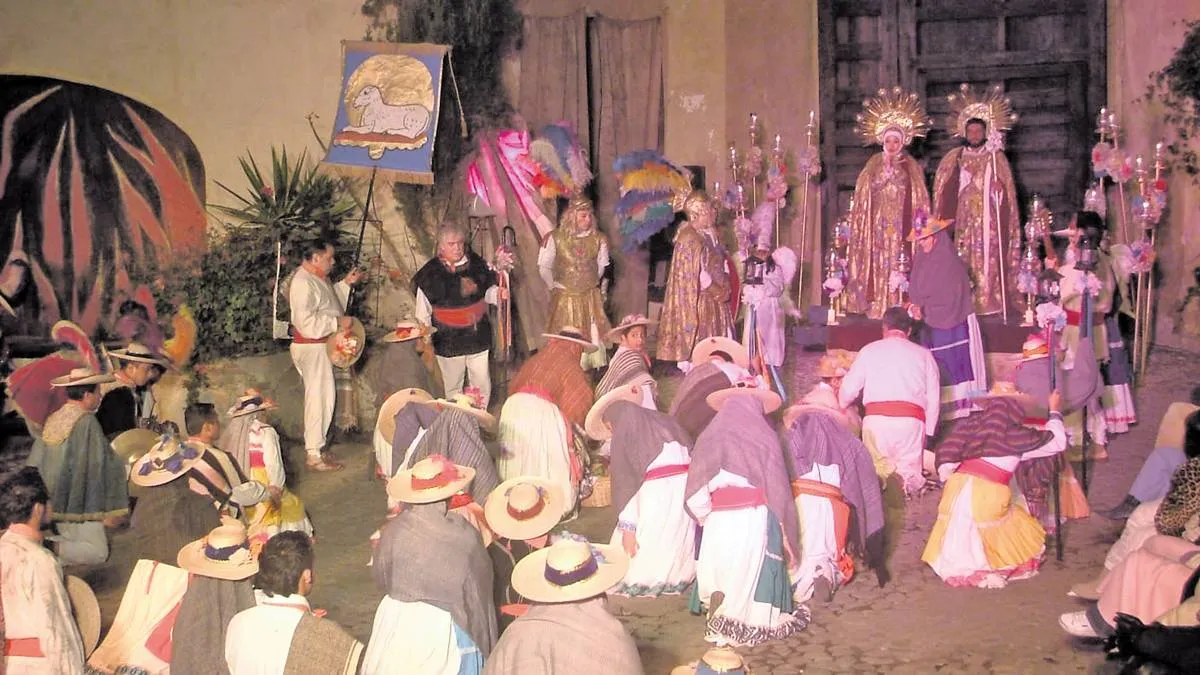 Piñatas, diablillos y cena bajo el cielo virreinal en Tepotzotlán
