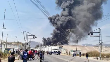 Ecatepec: Incendio arde en fábrica de unicel