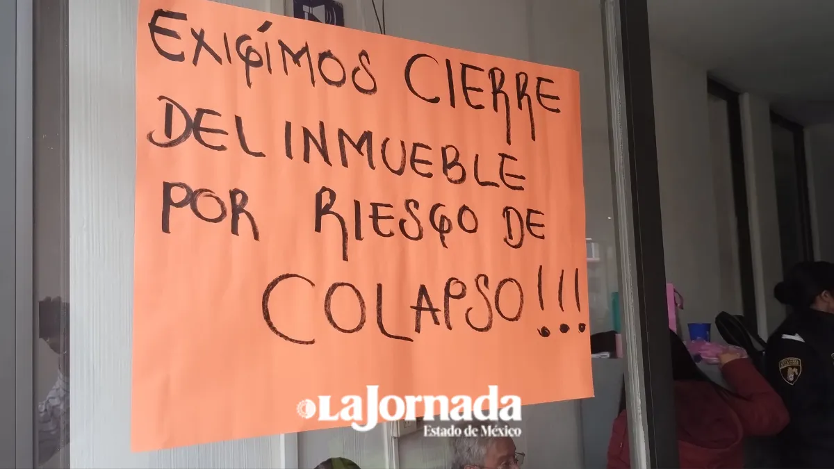 Trabajadores de Riesgos Sanitarios en Toluca piden cierre de su edificio