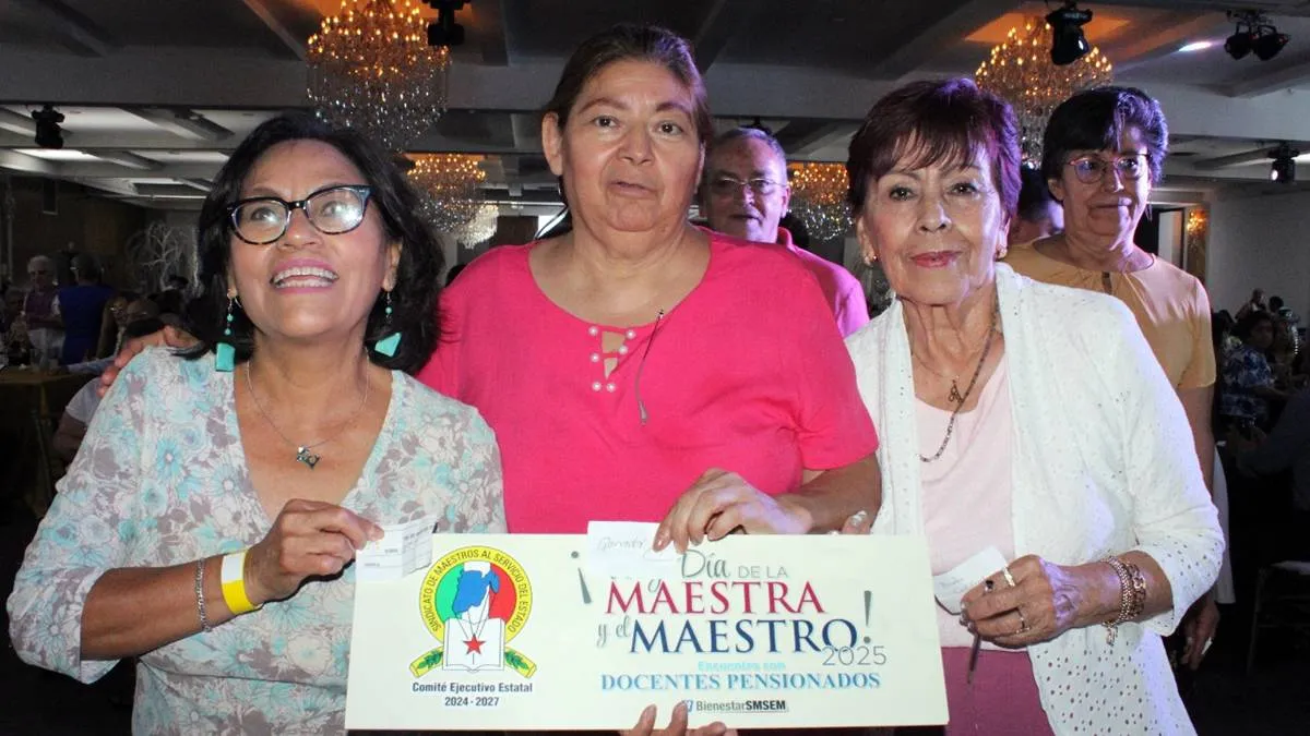 Jenaro Martínez reconoce a docentes jubilados en el marco del Día del Maestro