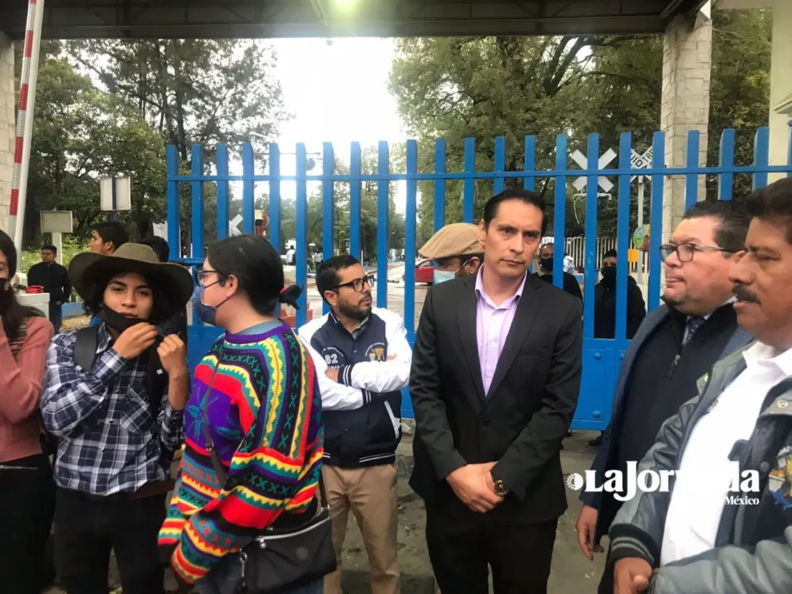 Instalaciones de Chapingo son entregadas por estudiantes a rector interino