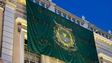 Universitarios de la UAEMéx cambian el nombre de Rectoría por "La Casa del Estudiante"