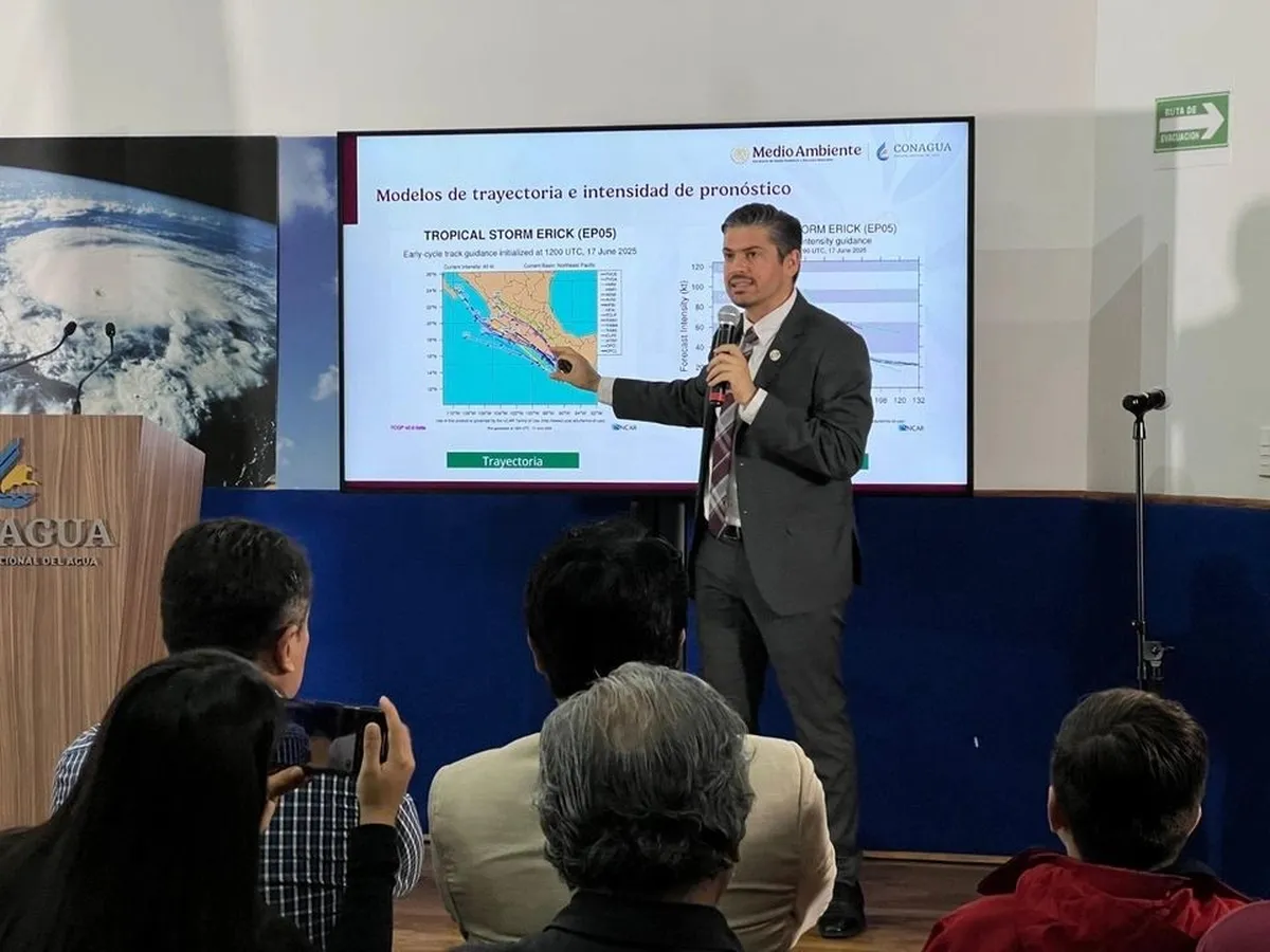 “Erick” impactará como huracán en límites de Oaxaca y Guerrero