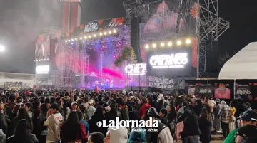 Ni la lluvia detiene a miles de fans de Caifanes en la Feria del Alfeñique 2026 en Toluca