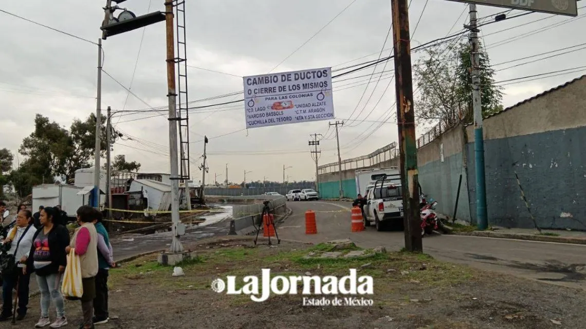 Nezahualcóyotl: cierran Vía Tapo por presencia de hidrocarburo