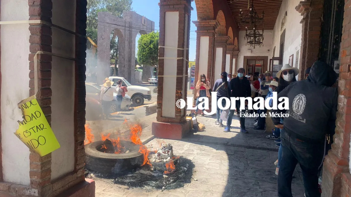 Exigen pobladores ayuda para combatir incendio forestal en Otumba