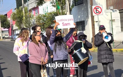 El cierre impacta a los automovilistas que se dirigen en sentido a Ciudad Universitaria (CU), donde no hay paso vehicular por la lateral.