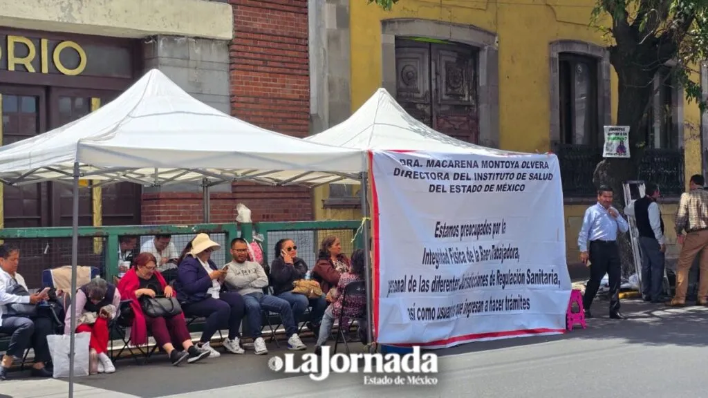 Trabajadores de Regulación Sanitaria Toluca exigen reubicación definitiva