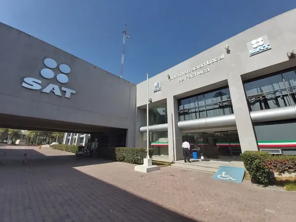 Pantalla del portal del SAT donde los usuarios realizan su declaración fiscal anual en línea.
