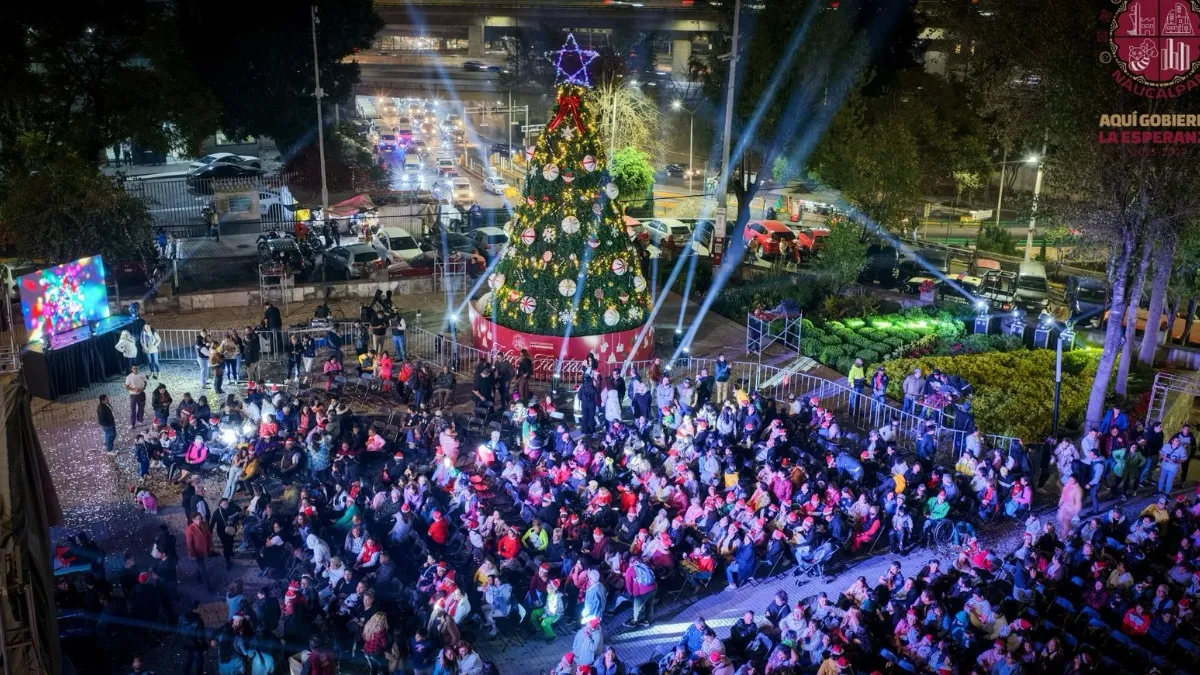 Más de 4 mil naucalpenses disfrutan de una noche mágica, del encendido del árbol navideño y fuegos artificiales