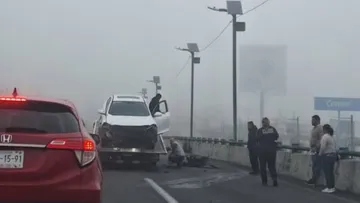 Auto sufre accidente sobre Boulevard Aeropuerto, Toluca