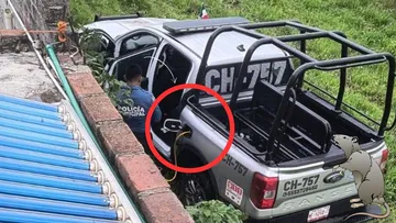 Policía de Chalco ‘ordeña’ la gasolina de su unidad; denuncian vecinos