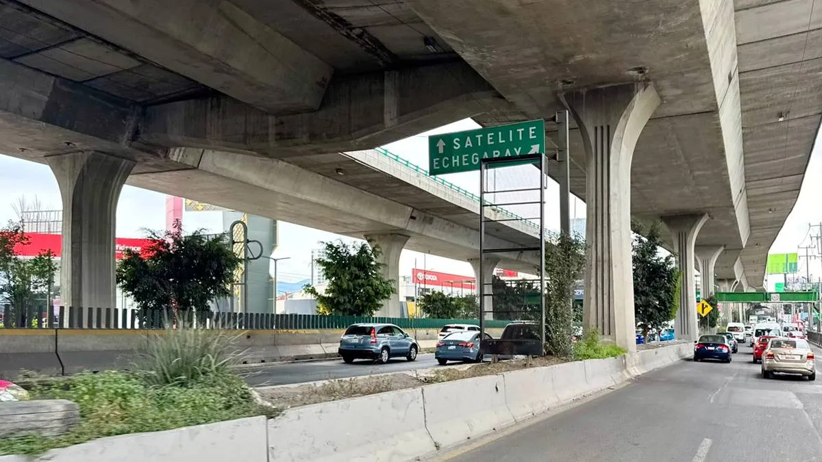 Activistas exigen frenar regreso de pantallas publicitarias en Periférico Norte