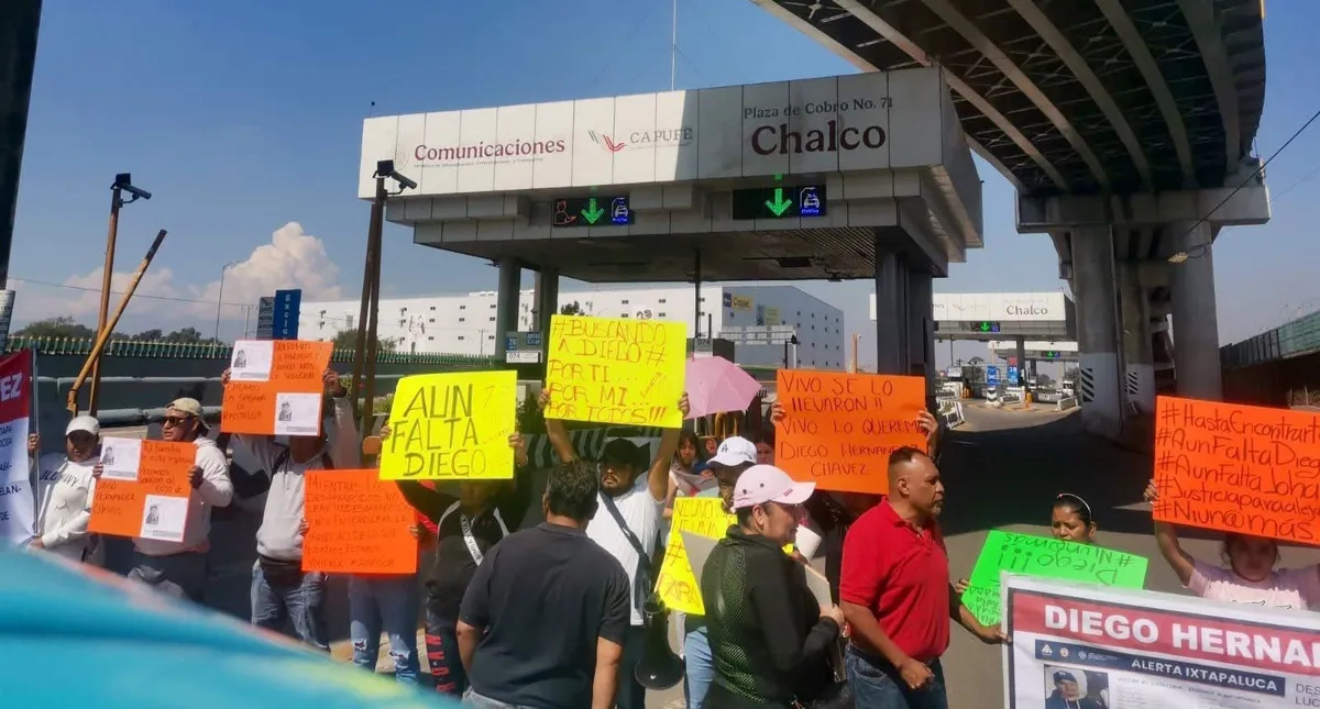 Bloquean autopista México-Puebla por desaparición de joven en Ixtapaluca