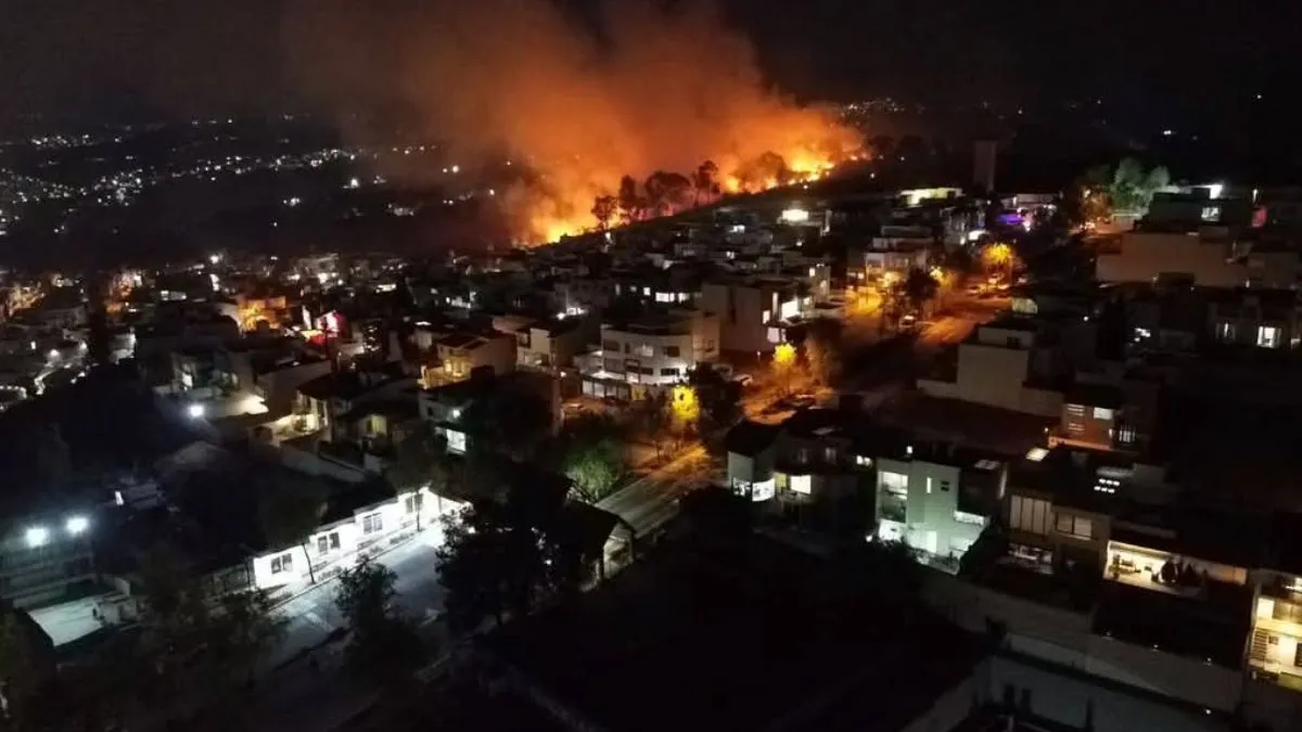 Naucalpan: Se registra incendio en Lomas Verdes; temen que las llamas alcancen viviendas