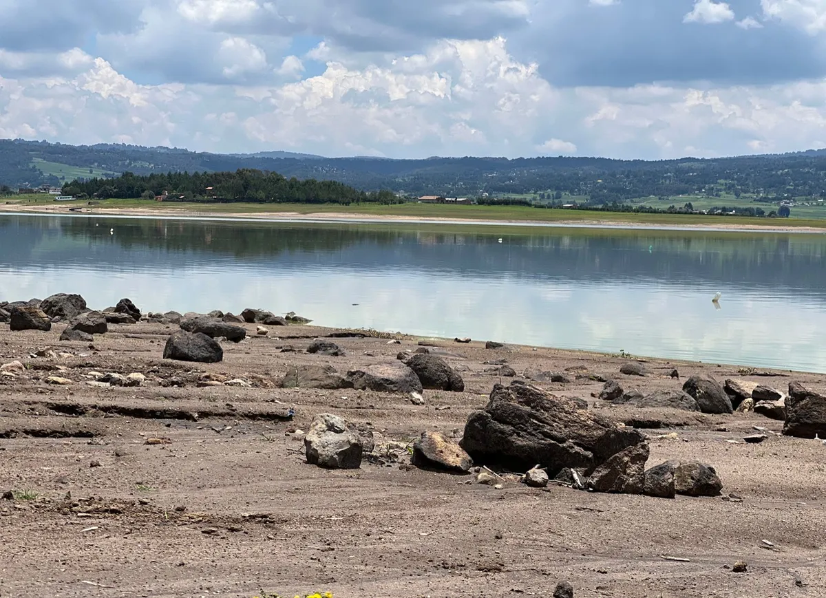 Calor preocupa a pobladores en Metepec por disminución de agua