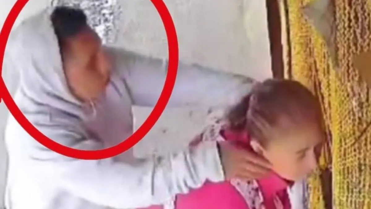 [VIDEO] Delincuente arranca aretes a adulta mayor y huye en Chimalhuacán