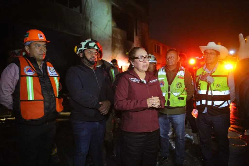 Bomberos sofocan incendio en fábrica de Ecatepec