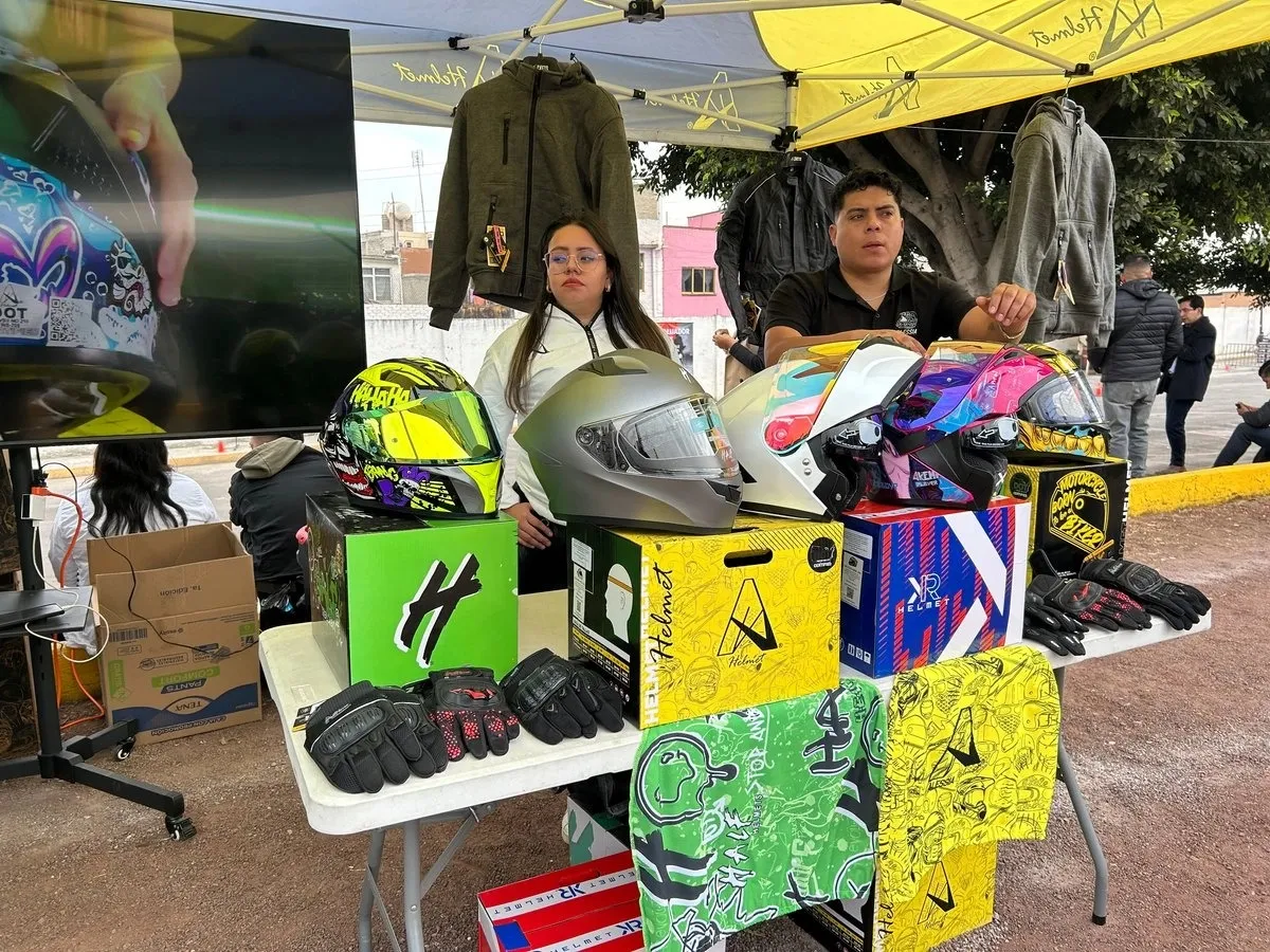Ecatepec: Entregan cascos gratis a motociclistas para reducir muertes
