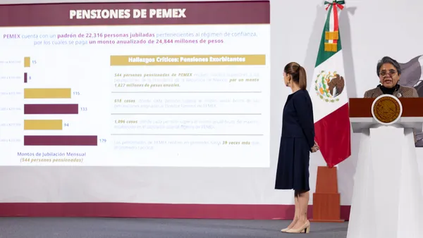 Más de 10 mil jubilados de Pemex y LyFC con pensiones millonarias serán auditados por el gobierno federal.