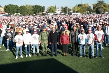 Ecatepec: Fernando Vilchis entrega cartilla a 7 mil jóvenes que realizaron labores comunitarias