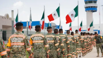 Personal mexicano de rescate despliega ayuda humanitaria en zonas afectadas por los sismos en Venezuela.