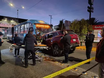 Accidente de Mexibús contra camioneta deja un muerto y 9 lesionados en la López Portillo