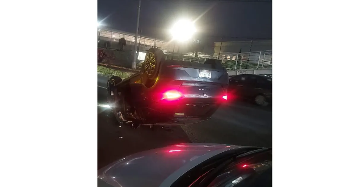 Accidente en Blvd. Aeropuerto, se registra volcadura dirección Santín