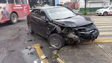 Toluca: Se registra un choque entre auto y un camión de pasajeros