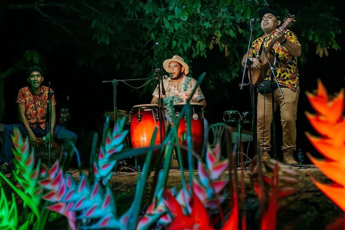 Toluqueño fomenta son jarocho en la capital mexiquense